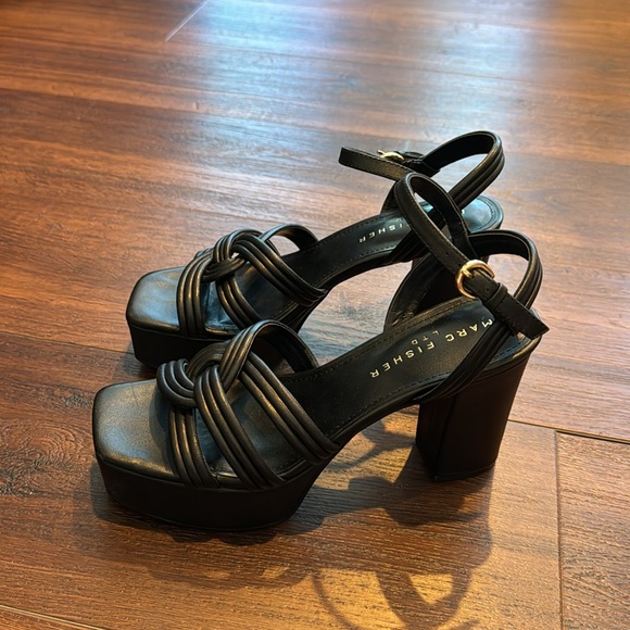 Marc Fisher Cairo NWOT Platform Dress in Black with Block Heel. - Picture 2 of 6